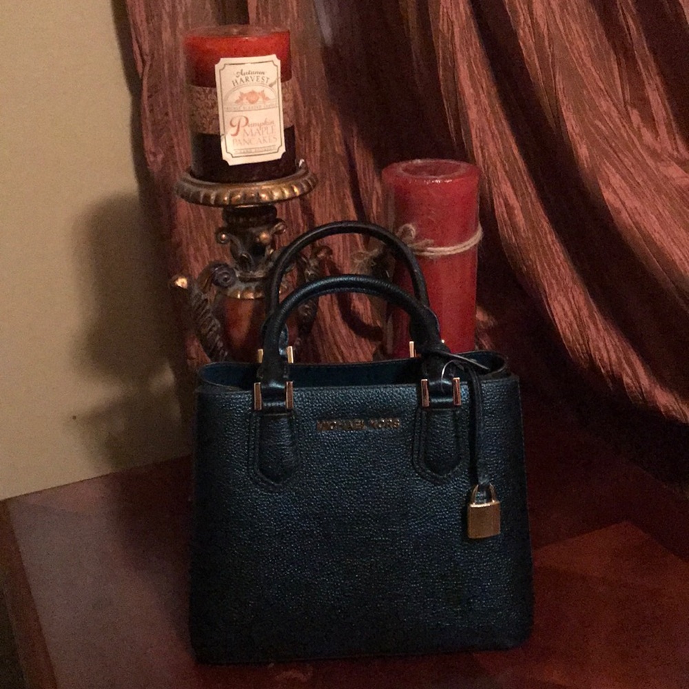 BRAND NEW Michael Kors adele medium messenger